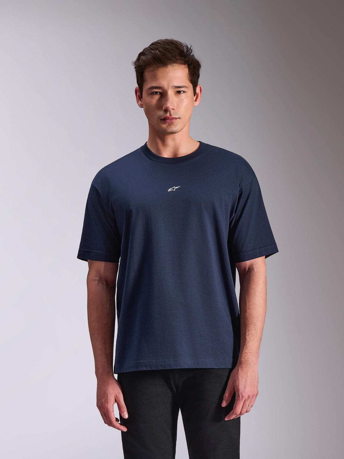 T-shirt Alpinestars Focused Oversized CSF, t-shirt à manches courtes, bleu marine, petit logo Astars blanc sur la poitrine, streetwear décontracté inspiré des sports mécaniques