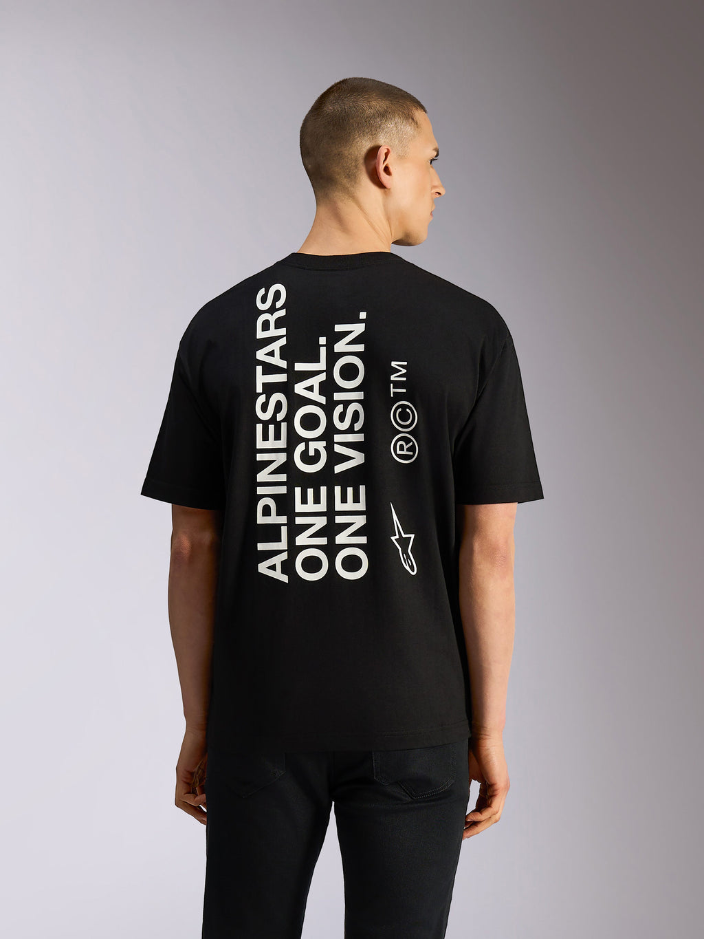 T-shirt Alpinestars One Oversized CSF, t-shirt à manches courtes noir, texte vertical blanc « Alpinestars One Goal One Vision » au dos, sportswear décontracté