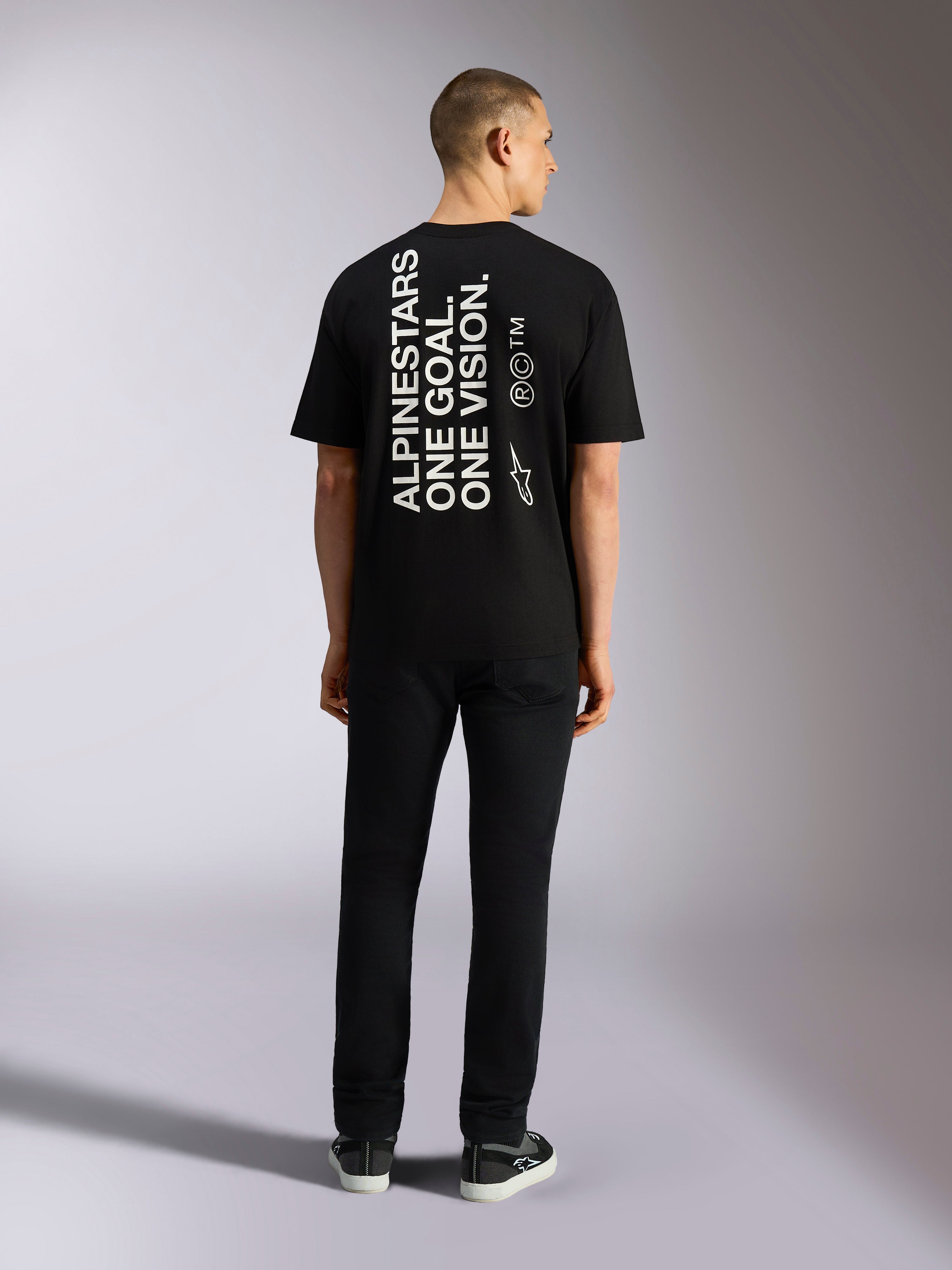 T-shirt Alpinestars One Oversized CSF, t-shirt à manches courtes, noir, impression verticale blanche au dos « ALPINESTARS ONE GOAL. ONE VISION. » avec logo Astars, style streetwear décontracté