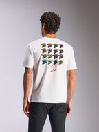 T-shirt Alpinestars Pop Helmet CSF, t-shirt à manches courtes, blanc, arborant au dos un graphique de grille de casques M10 colorés avec le texte Alpinestars Protects, vêtement de sport décontracté