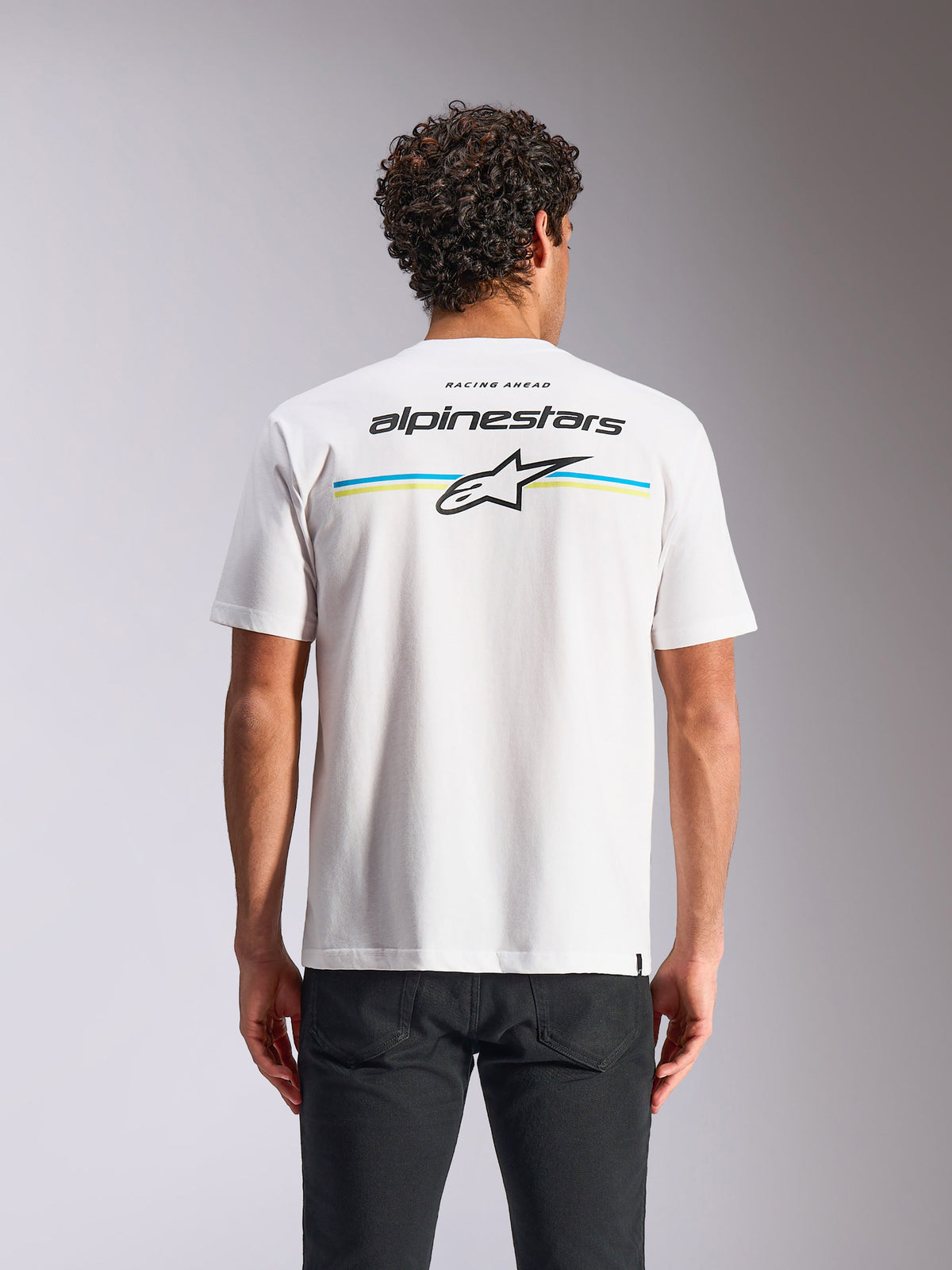 T-shirt Alpinestars Lanes CSF, t-shirt à manches courtes, blanc, vue de dos avec rayures multicolores et logos Alpinestars et Astars, vêtement streetwear décontracté inspiré du sport automobile