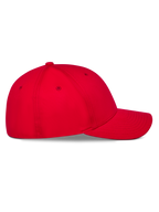 Casquette Pivot Alpinestars, rouge, vue de profil avec visière courbée et couronne structurée, tissu en sergé, vêtement sportswear décontracté pour sports mécaniques