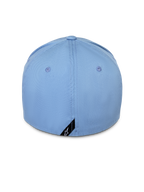 Casquette Alpinestars Pivot, bleu, vue arrière d'une casquette de baseball à dos flexible, sergé de coton bleu clair avec petite étiquette noire logo Astars sur le bord, streetwear décontracté inspiré des sports mécaniques