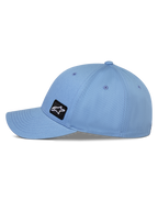 Casquette Alpinestars Pivot, bleue, casquette de style baseball à visière courbée, vue de profil montrant la couronne structurée et le tissu en sergé, petit patch logo Astars brodé noir, sportswear décontracté inspiré du sport automobile