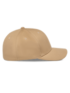 Casquette Alpinestars Pivot, casquette de baseball décontractée, Khaki sable, vue de profil avec visière courbée et couronne structurée, tissu en sergé durable, design sportswear minimaliste
