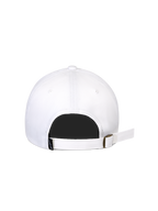 Casquette Strapback Calipalm Alpinestars, blanche, vue arrière montrant la fermeture réglable avec boucle métallique, tissu en sergé de coton blanc, petite étiquette logo tissée noire, design sportswear décontracté