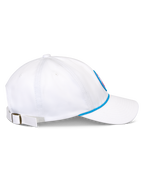 Casquette Strapback Calipalm Alpinestars, blanche, vue de profil montrant la visière courbée et la couronne basse non structurée, détail de corde bleue à la base, sangle arrière réglable avec boucle métallique, accessoire sportswear décontracté en sergé de coton