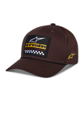 Casquette Snapback Matrix Alpinestars, marron, avec écusson brodé à l'avant comprenant un logo blanc, un marquage jaune et un motif à damier, logo Astars sur le côté, visière incurvée, sportswear décontracté