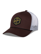 Casquette Trucker Alpinestars Hexeon, marron et blanc, visière incurvée avec devant structuré marron foncé et arrière en maille blanche, dotée d'un écusson hexagonal noir avec logo jaune à l'avant, logo brodé sur le côté et style trucker classique.