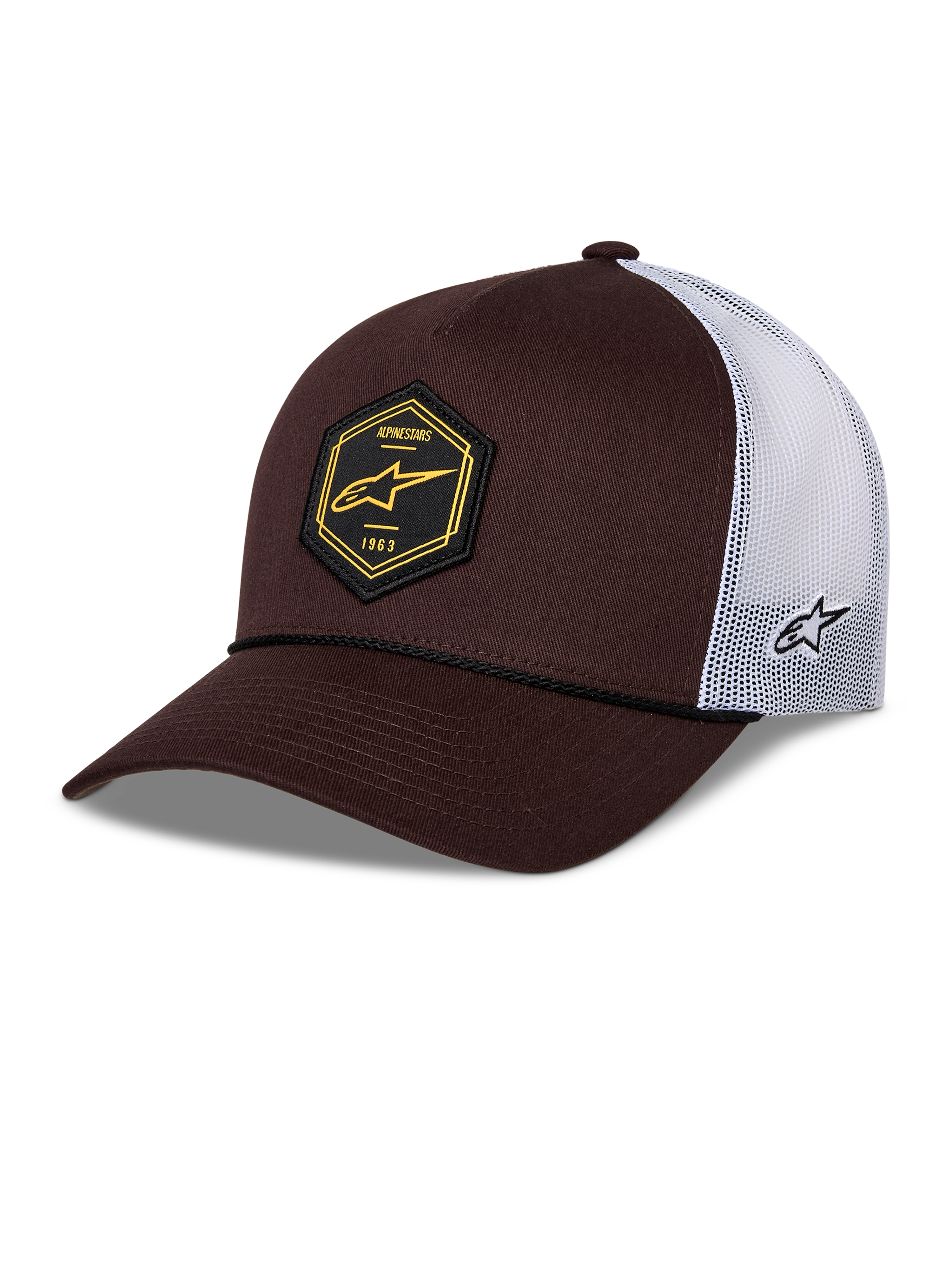 Casquette Trucker Alpinestars Hexeon, marron et blanc, visière incurvée avec devant structuré marron foncé et arrière en maille blanche, dotée d'un écusson hexagonal noir avec logo jaune à l'avant, logo brodé sur le côté et style trucker classique.