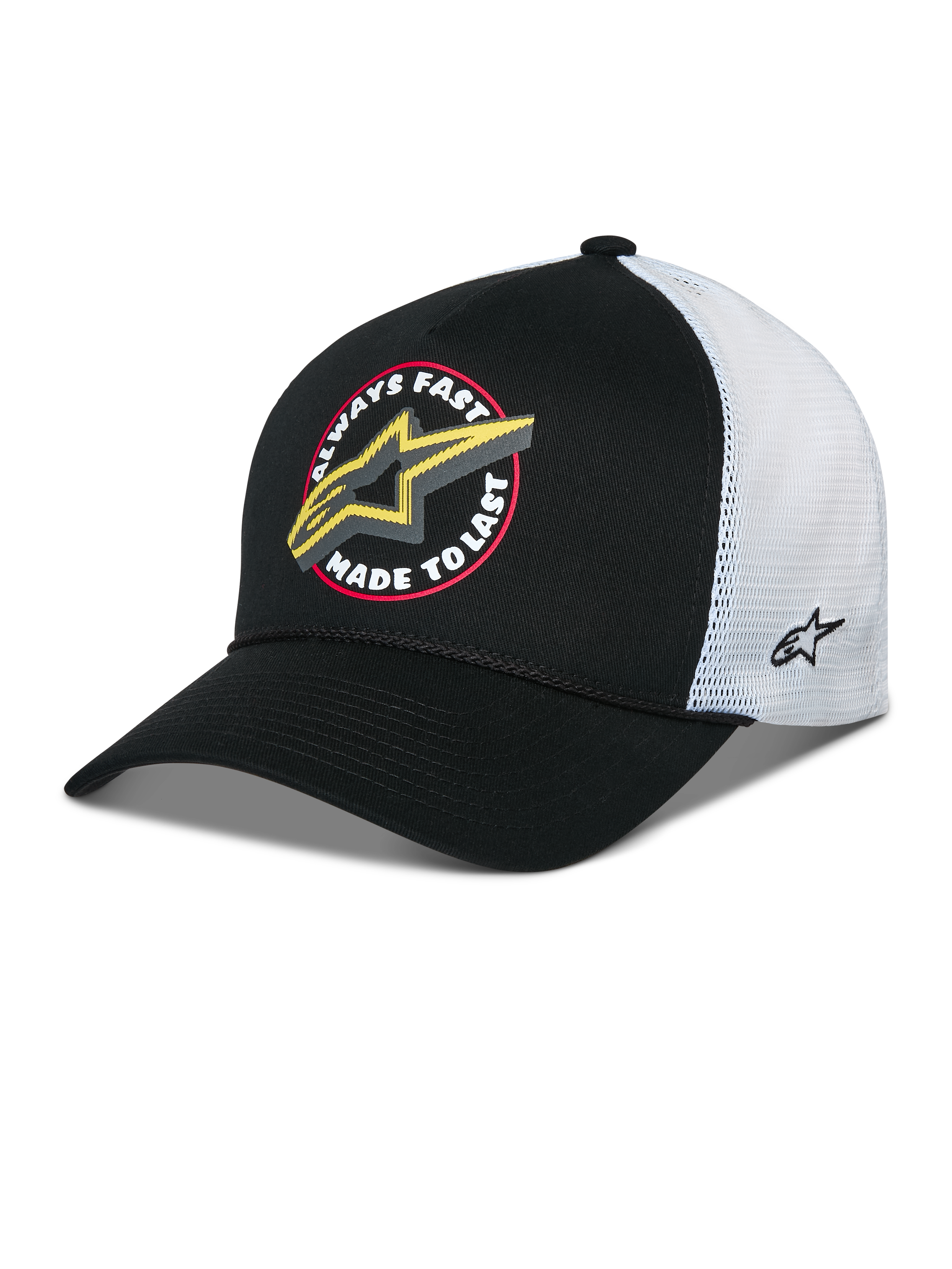 Casquette Trucker Alpinestars Aorbit, casquette snapback noire et blanche, présentant un graphisme frontal « Always Fast Made to Last » avec un logo Astars jaune, arrière en maille blanche avec broderie sur le côté et visière courbée