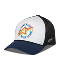 Casquette Trucker Alpinestars Aorbit, blanc, bleu marine et noir, visière incurvée bleu marine avec panneau frontal blanc et arrière en maille noire, graphique frontal avec texte « Always Fast Made to Last » et logo Astars jaune, logo brodé sur le côté, couvre-chef décontracté inspiré du sport automobile