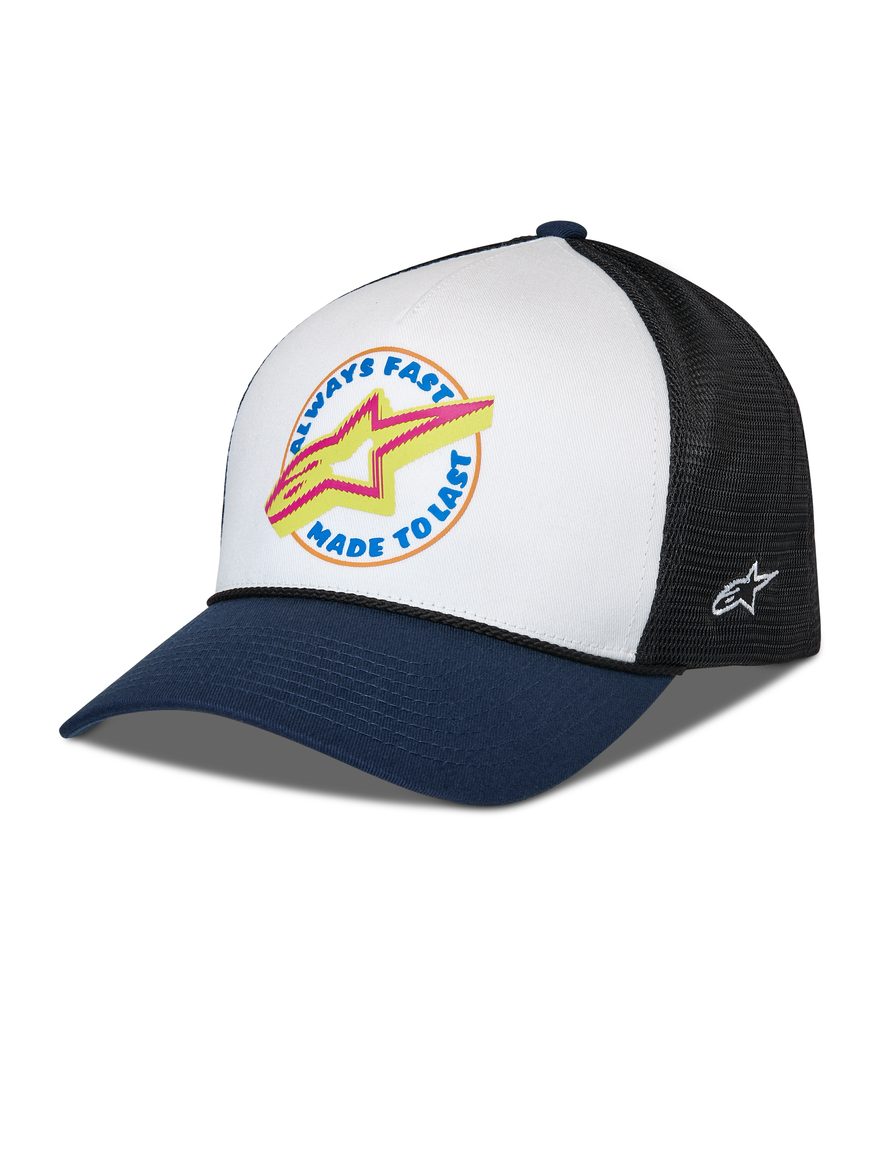 Casquette Trucker Alpinestars Aorbit, blanc, bleu marine et noir, visière incurvée bleu marine avec panneau frontal blanc et arrière en maille noire, graphique frontal avec texte « Always Fast Made to Last » et logo Astars jaune, logo brodé sur le côté, couvre-chef décontracté inspiré du sport automobile