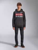 Sweat à capuche Alpinestars Harken, sweat à capuche noir, graphisme imposant sur la poitrine avec rayures rouges et texte « Racing Ahead », logo Astars blanc, poche kangourou, capuche à cordon de serrage, streetwear décontracté inspiré du sport automobile