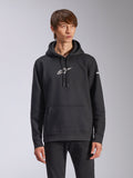 Sweat à capuche Frontal Alpinestars, sweat à capuche noir en polaire, logo Alpinestars blanc sur la poitrine, inscription blanche sur la manche, poche kangourou, style streetwear décontracté motorsport