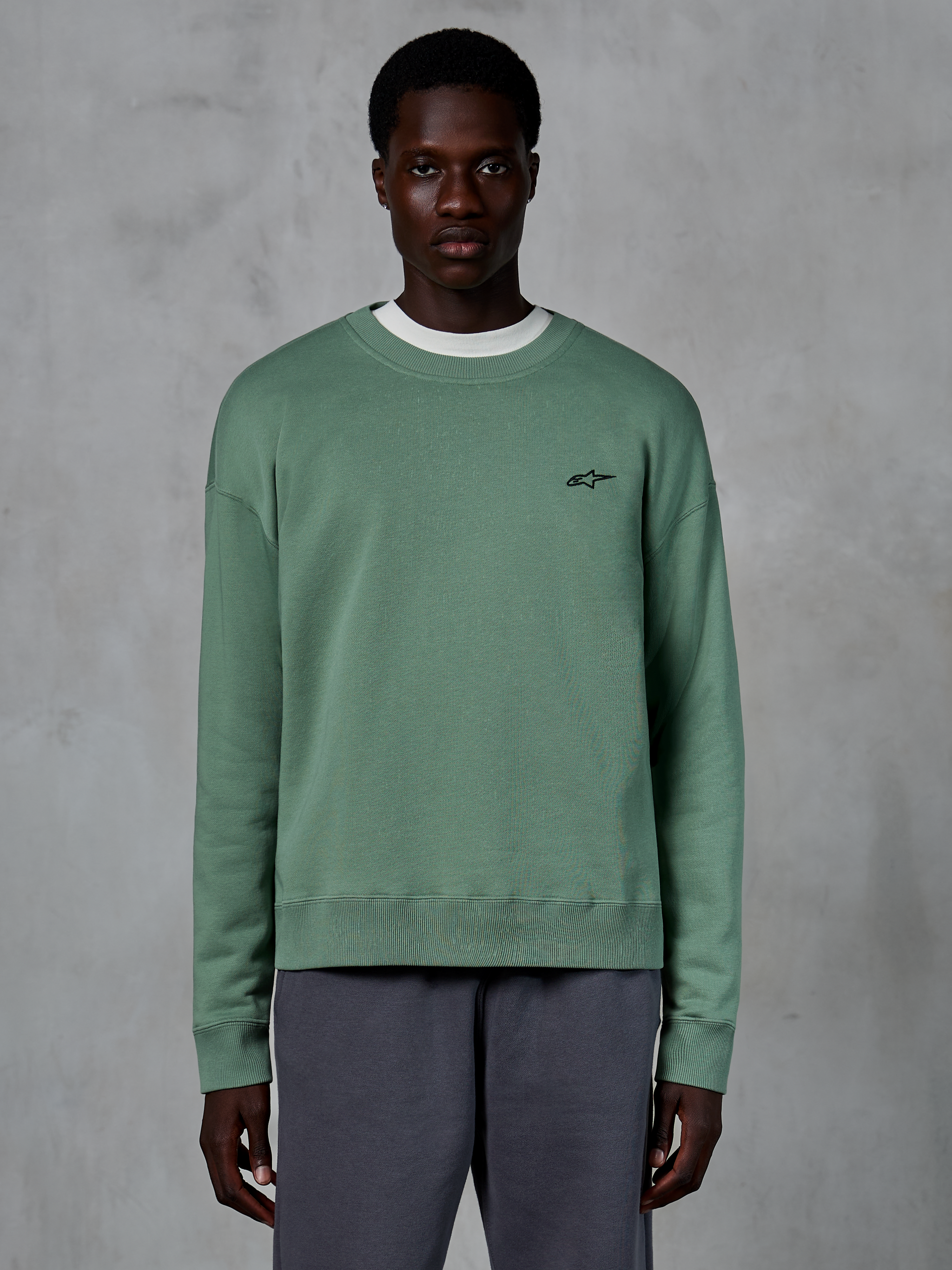 Alpinestars Essentials Ageless Crew, casual crewneck sweatshirt, Cactus green with small black star logo on chest, ribbed collar, cuffs and hem, premium compact fleece sportswear