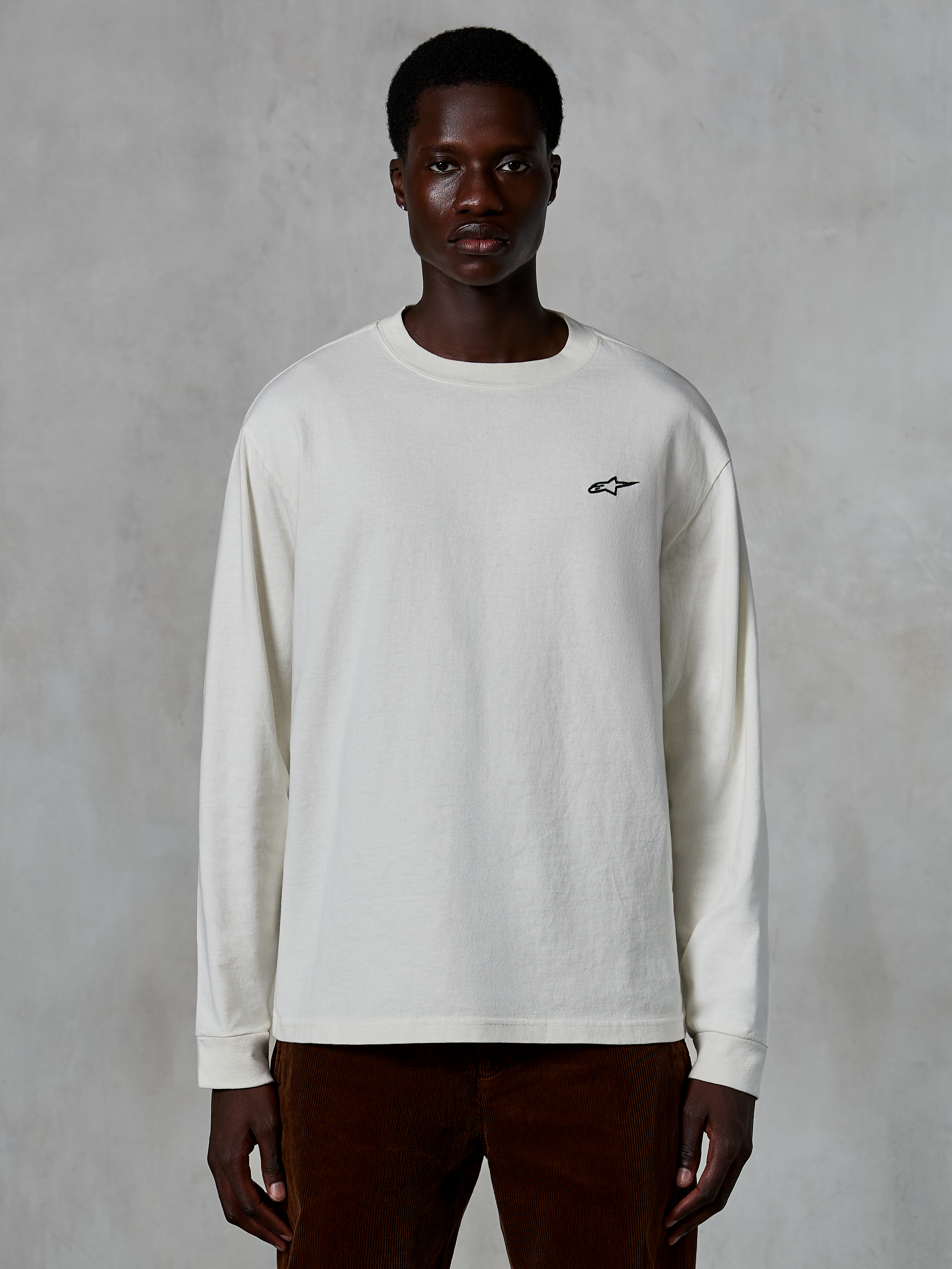 Alpinestars Essentials Ageless LS Tee, Long Sleeve T-Shirt, Off White, small black star logo on the chest, casual streetwear, relaxed fit, worn by a model