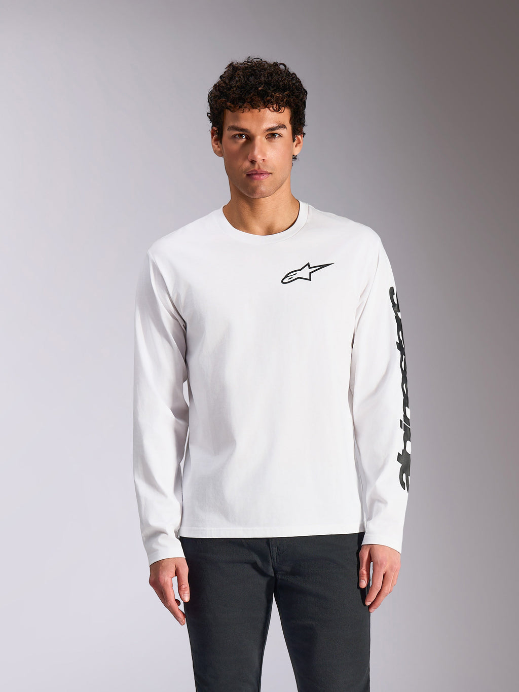 Alpinestars Trackside CSF Tee, t-shirt à manches longues blanc, logo Alpinestars noir sur la poitrine et marquage sur la manche, style streetwear décontracté motorsport, vue de face