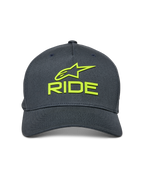 Casquette Alpinestars Ride Sonic, gris anthracite avec jaune fluo, logo Alpinestars et texte RIDE brodés en 3D, visière incurvée, couronne structurée, couvre-chef décontracté inspiré du sport automobile