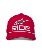 Casquette Snapback Alpinestars Ride Comp, rouge avec détails blancs et noirs, avec logo Astars Ride en impression 3D et garniture en corde tressée blanche, couronne structurée avec visière incurvée, style décontracté inspiré du sport automobile