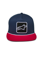 Casquette Trucker Alpinestars Control, bleu marine et rouge, couronne structurée avec visière plate, écusson logo Astars à l'avant avec détail de cordelette tressée blanche, arrière en maille, couvre-chef de sport mécanique décontracté