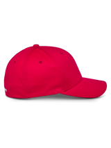 Casquette Alpinestars Corp Shift Multi, rouge, casquette de baseball, vue de profil avec visière courbée et couronne structurée, tissu en sergé extensible, couvre-chef motorsport décontracté