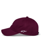 Casquette Alpinestars Deduce Strapback, bordeaux, vue de profil avec logo Astars brodé blanc, visière courbée, couronne basse non structurée, couvre-chef décontracté en sergé de coton