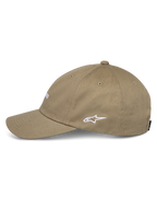 Casquette Alpinestars Deduce Strapback, kaki, vue de profil avec logo Astars blanc brodé, visière courbée, confection en sergé de coton, style streetwear motorsport décontracté