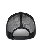 Casquette Trucker Alpinestars Reflect Ageless, noir, vue arrière montrant les panneaux en maille polyester respirante et la fermeture à pression réglable, avec petite étiquette de marque tissée, couvre-chef décontracté inspiré du sport automobile.