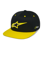 Alpinestars Thickness Snapback Hat, casquette snapback noire et jaune haute visibilité, couronne structurée avec logo Astars brodé en 3D, visière plate jaune, œillets jaunes, couvre-chef de sport mécanique décontracté