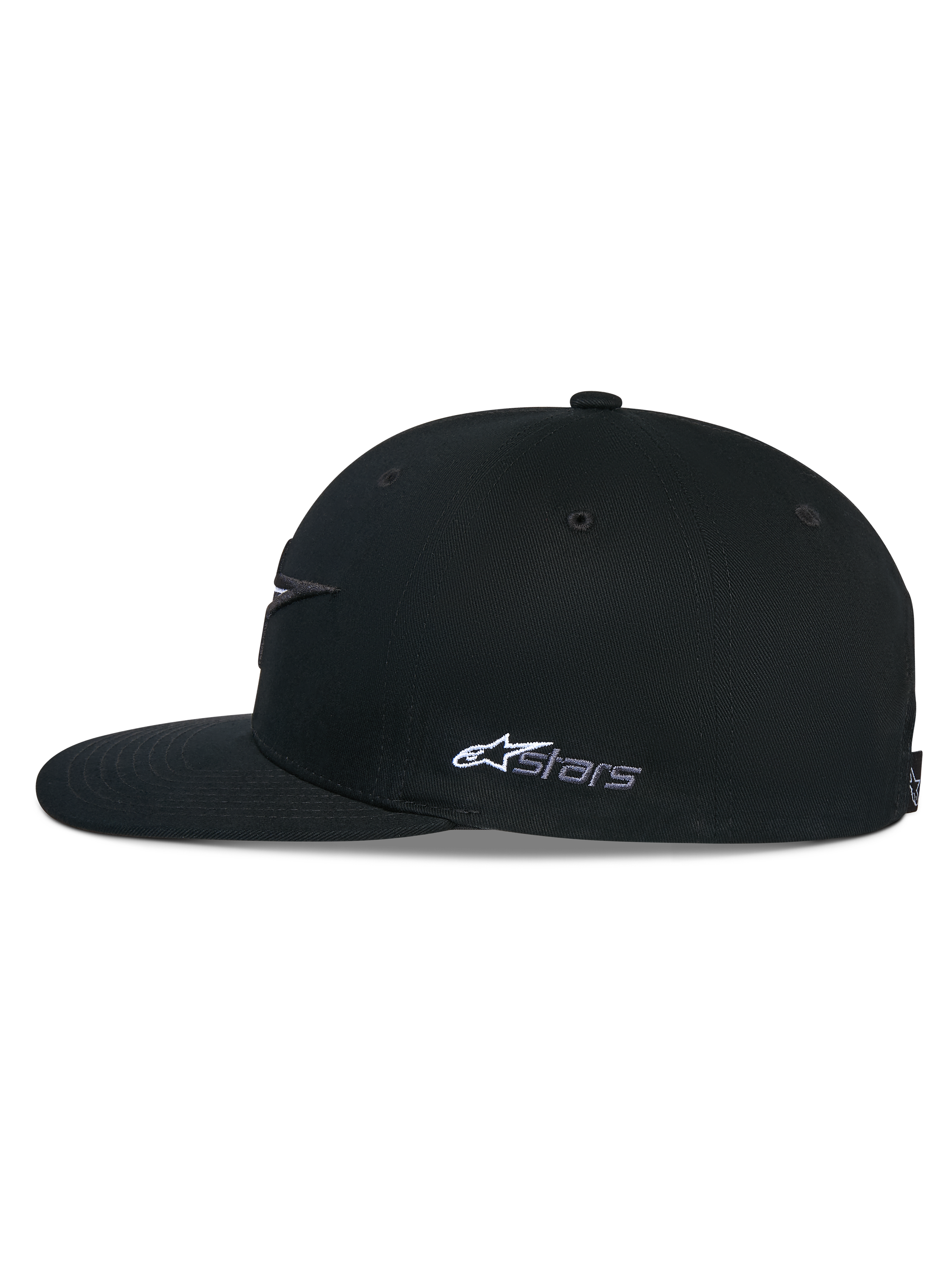Casquette Snapback Alpinestars Thickness, noire, vue de profil montrant une couronne structurée et une visière plate, logo Astars blanc brodé sur le côté, accessoire décontracté inspiré du sport automobile
