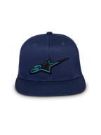 Casquette Snapback Thickness Alpinestars, casquette bleu marine, vue de face, logo Astars brodé en 3D noir et bleu, visière plate, style streetwear motorsport décontracté