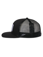 Casquette Trucker Alpinestars Flag Flat, profil latéral, noir, visière plate et couronne structurée, arrière en maille polyester respirante, patch drapeau à l'avant et broderie logo blanche sur le côté, couvre-chef décontracté inspiré du sport automobile