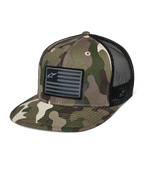 Alpinestars Flag Flat Trucker Hat, casquette trucker camouflage vert et noir avec visière plate, arrière en maille respirante, couronne structurée avec patch logo style drapeau noir, accessoire motorsport décontracté
