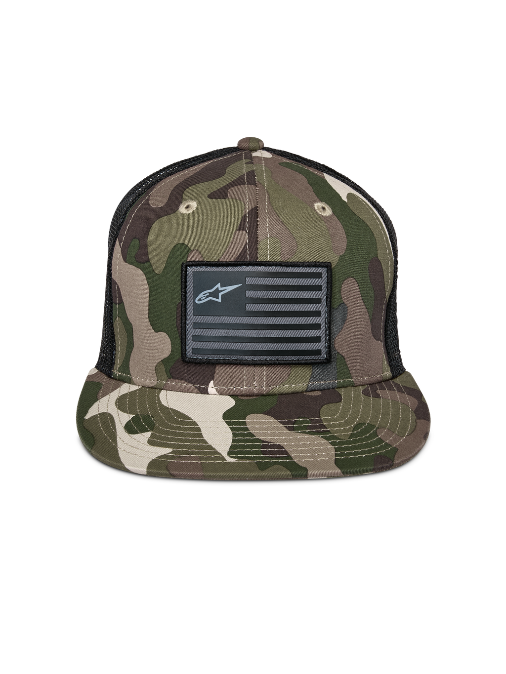 Casquette Trucker Alpinestars Flag Flat, camouflage vert et noir, visière plate avec couronne structurée, patch drapeau noir avec logo Alpinestars, arrière en maille, couvre-chef décontracté inspiré du sport automobile