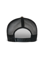 Casquette Trucker Flag Flat Alpinestars, camouflage vert et noir, vue arrière présentant des panneaux en maille noire respirante et une fermeture snapback ajustable avec une petite étiquette logo, couvre-chef décontracté inspiré du sport automobile