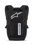 Sac à dos Alpinestars Defcon V3, noir et blanc, petit sac à dos quotidien avec logo étoile blanche et lettrage vertical, poche avant zippée, bretelles rembourrées, matériau en polyester 600D durable