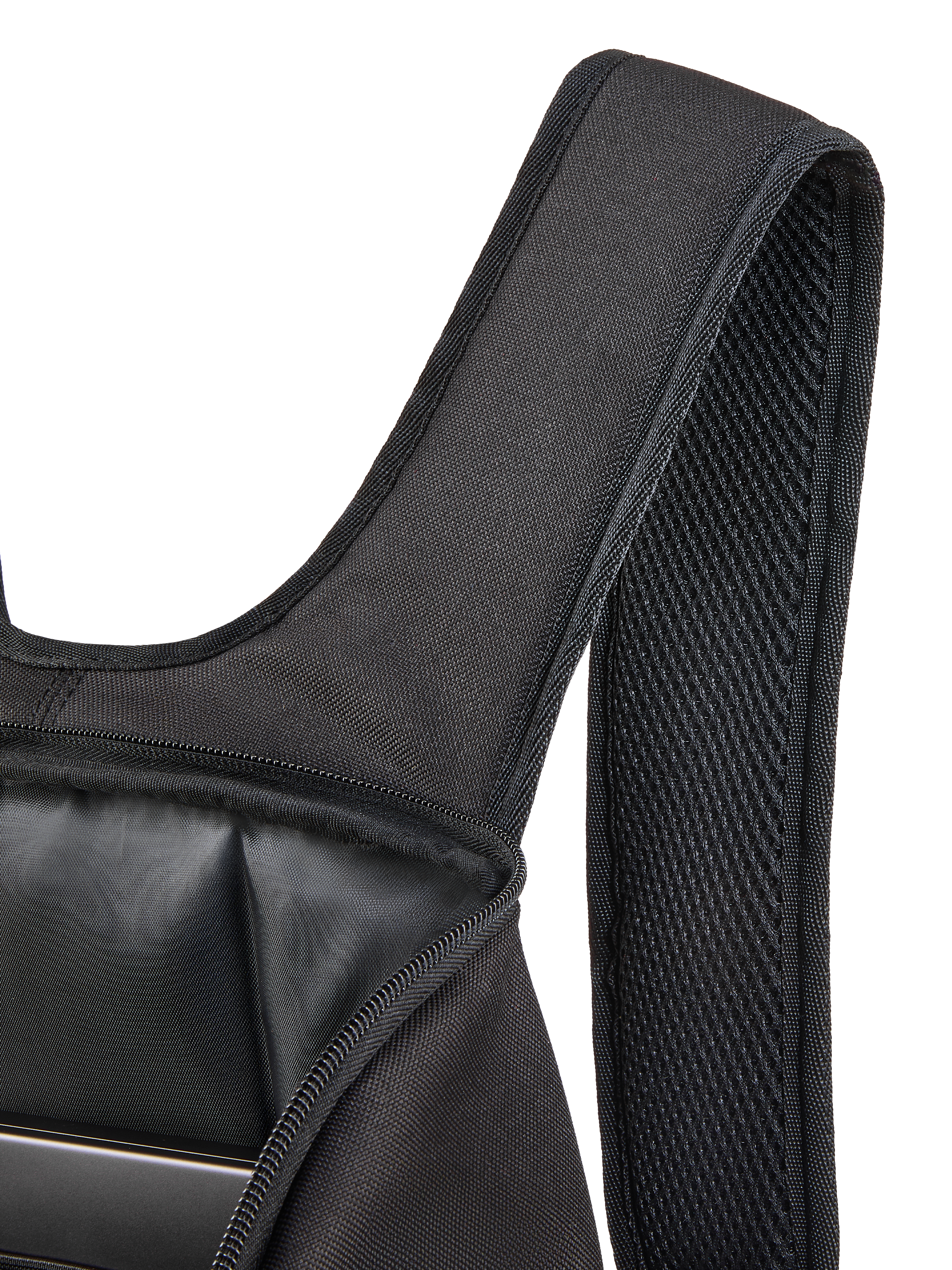 Sac à dos Alpinestars Defcon V3, gros plan sur la bretelle rembourrée en maille aérée et le compartiment principal ouvert, polyester 600D noir, montrant la housse interne pour ordinateur portable et la construction textile durable.
