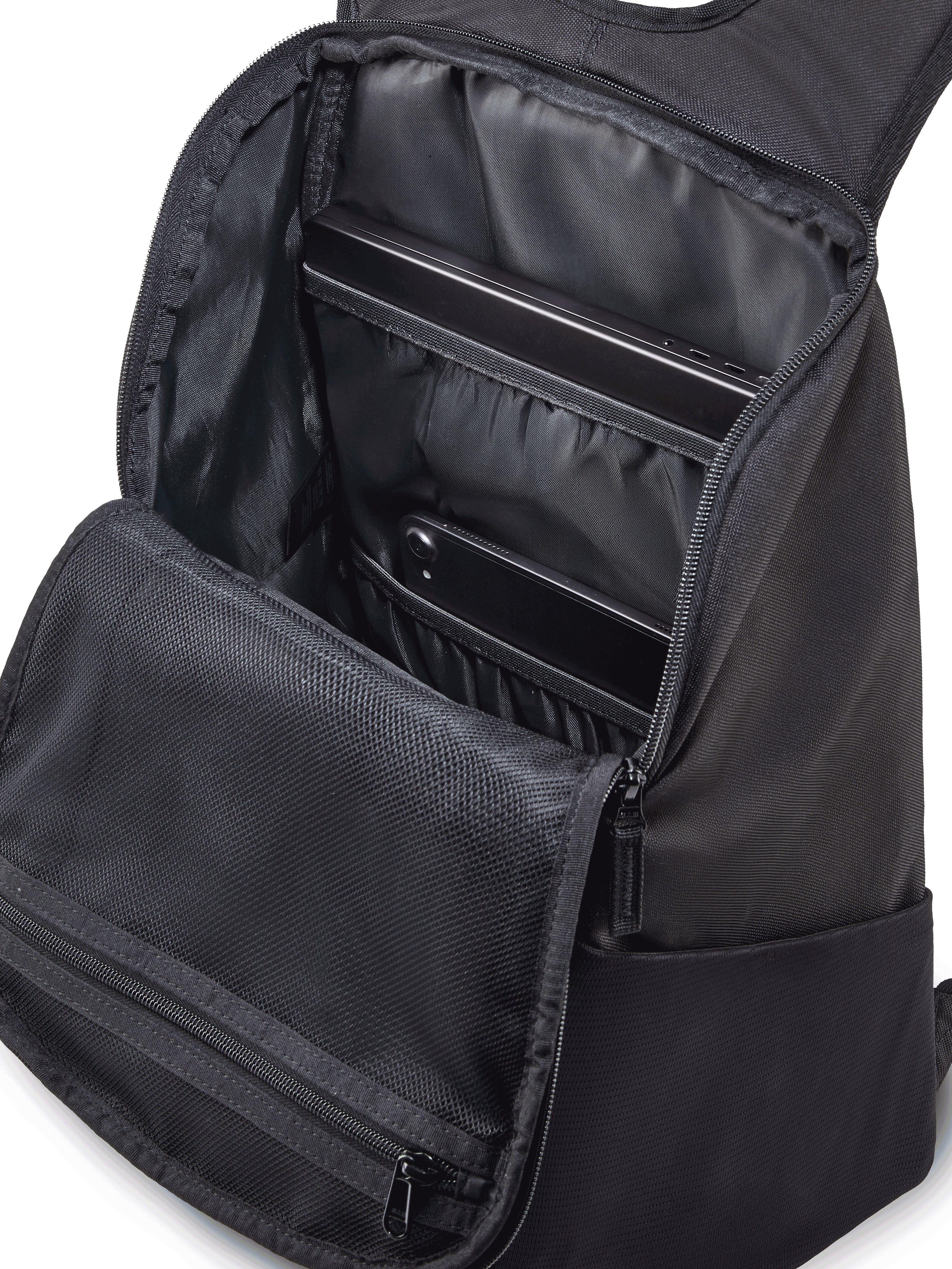 Sac à dos Alpinestars Defcon V3, petit sac à dos quotidien noir et blanc, polyester 600D durable, avec poche avant zippée, poches en maille pour bouteille d'eau et logo Alpinestars imprimé.