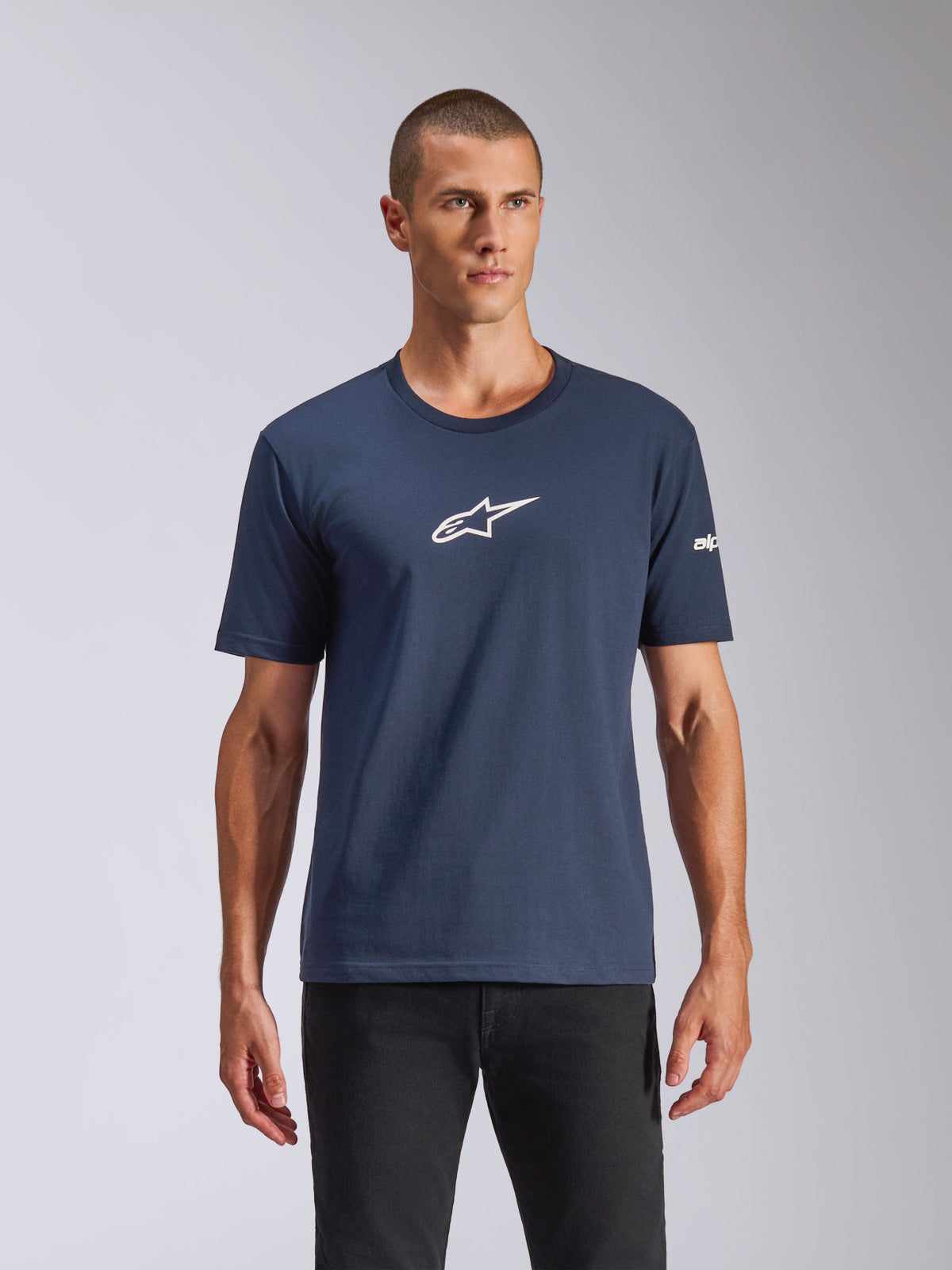 Alpinestars Frontal CSF Tee, t-shirt à manches courtes, bleu marine, logo Astars blanc sur la poitrine, style streetwear décontracté inspiré du sport automobile
