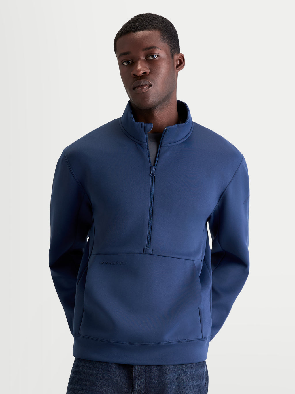 Alpinestars Sweat Apera Half-Zip, pull sportswear pour homme, bleu acier, col demi-zippé et poche kangourou, polaire tri-mélange avec logo ton sur ton, style décontracté