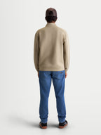 Alpinestars Sweatshirt Demi-Zip Apera, pull de sportswear unisexe, beige, vue de dos sur mannequin, construction en polaire tri-mélange avec coutures raffinées et style inspiré du sport automobile