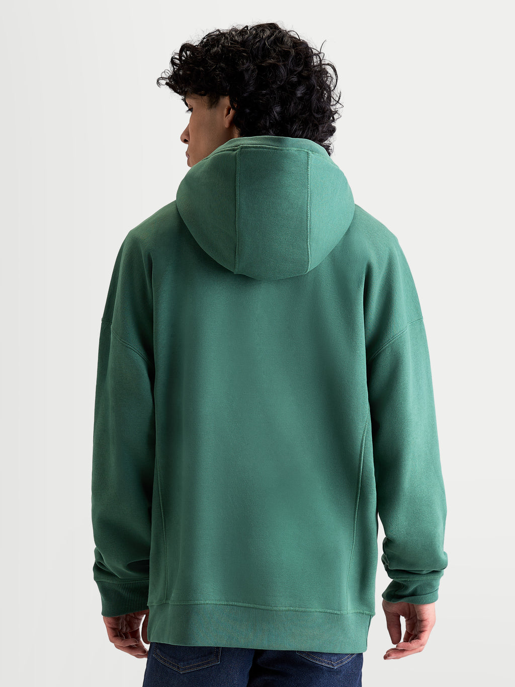Alpinestars sweat à capuche Shaw Oversized, vêtement sportswear unisexe, vert, polaire en coton et polyester recyclé, vue de dos sur modèle avec capuche doublée et finitions côtelées, coupe ample