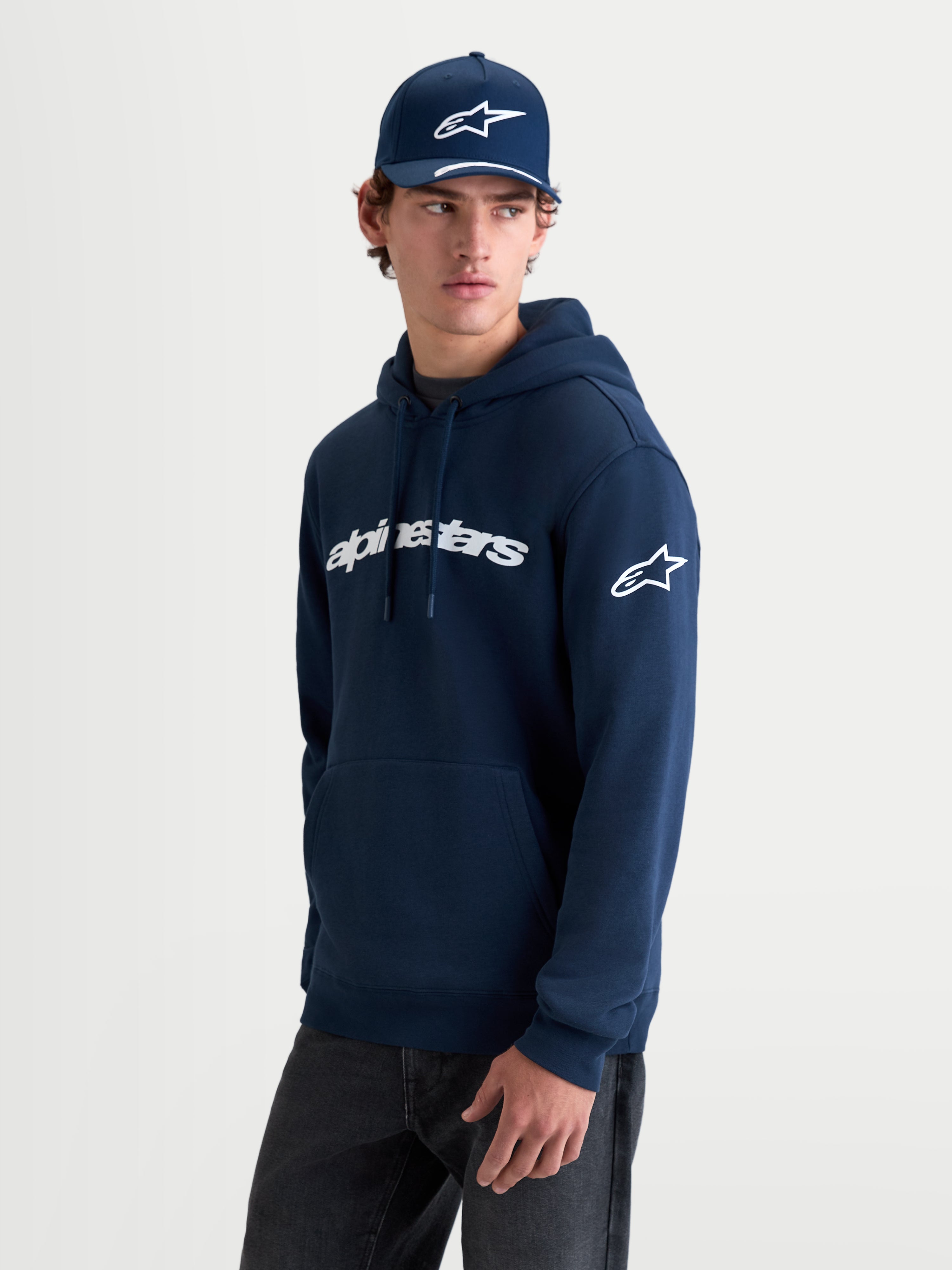 Alpinestars Sweat À Capuche Race Wordmark, sweat à capuche en polaire sportswear pour homme, bleu marine et blanc, avec logo wordmark frontal et logo Ageless sur la manche, style décontracté