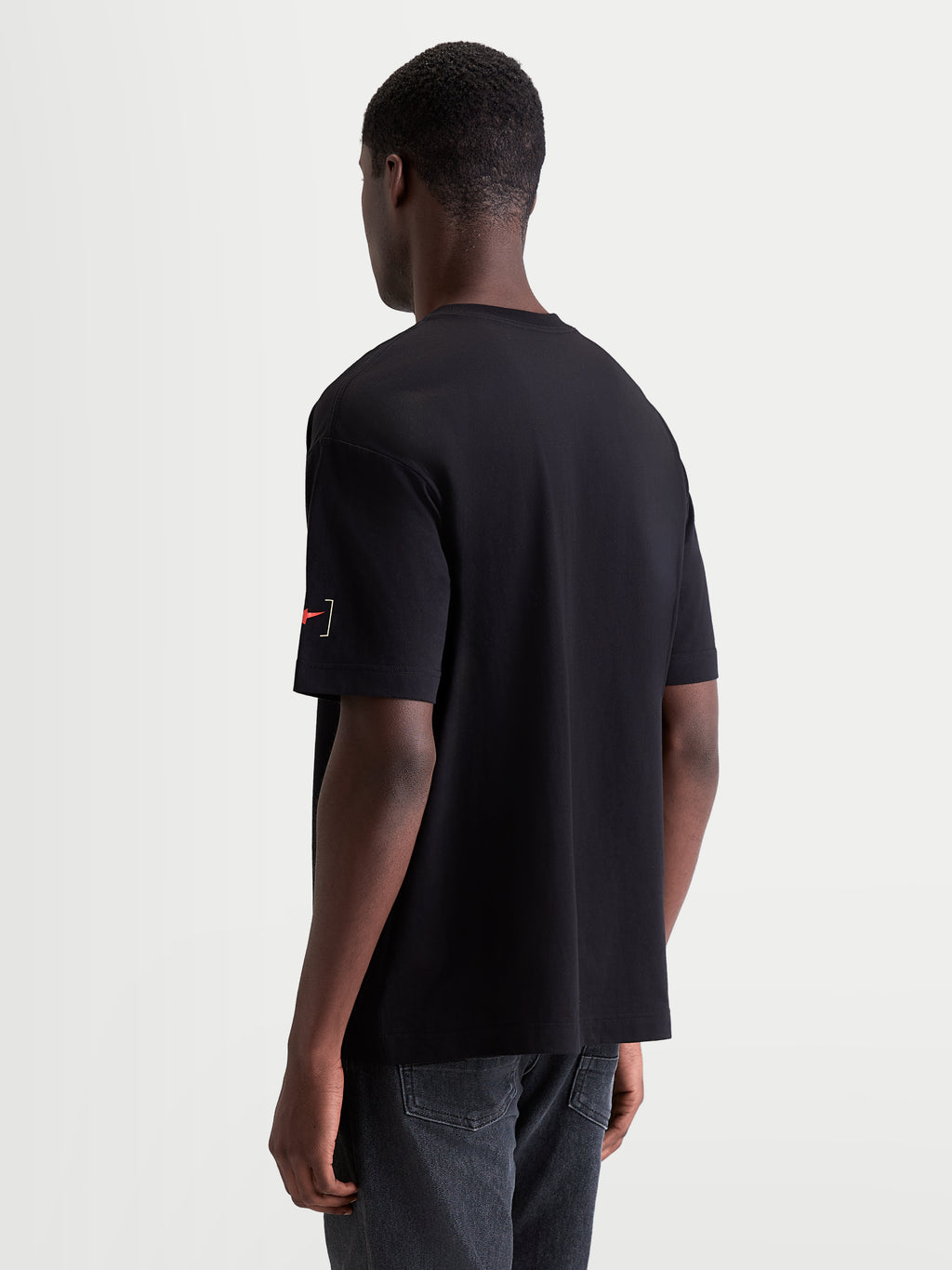 Alpinestars Infinity Oversized CSF, t-shirt de sportswear pour homme, noir, coupe oversize, mélange de coton et polyester, petit logo Astars sur la manche, vue arrière de trois-quarts