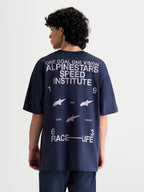 Alpinestars Institute Oversized SS CSF Tee, t-shirt de sportswear à manches courtes pour homme, bleu marine et blanc, vue de dos avec un grand graphique blanc Speed Institute et Race-Life 1963, coupe oversize décontractée.