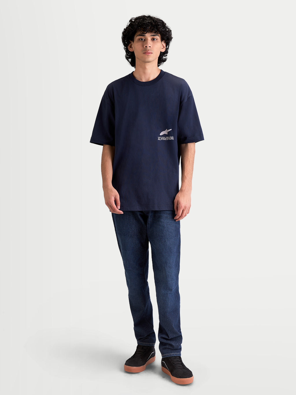 Alpinestars Institute Oversized SS CSF Tee, t-shirt de sportswear à manches courtes pour homme, bleu marine, petit logo blanc sur la poitrine, coupe oversize décontractée.