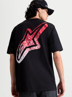 Alpinestars T-Shirt Meteor CSF, t-shirt sportswear noir à manches courtes, vue de dos montrant un grand logo Astars avec dégradé rouge et blanc inspiré du MX, style motorsport décontracté