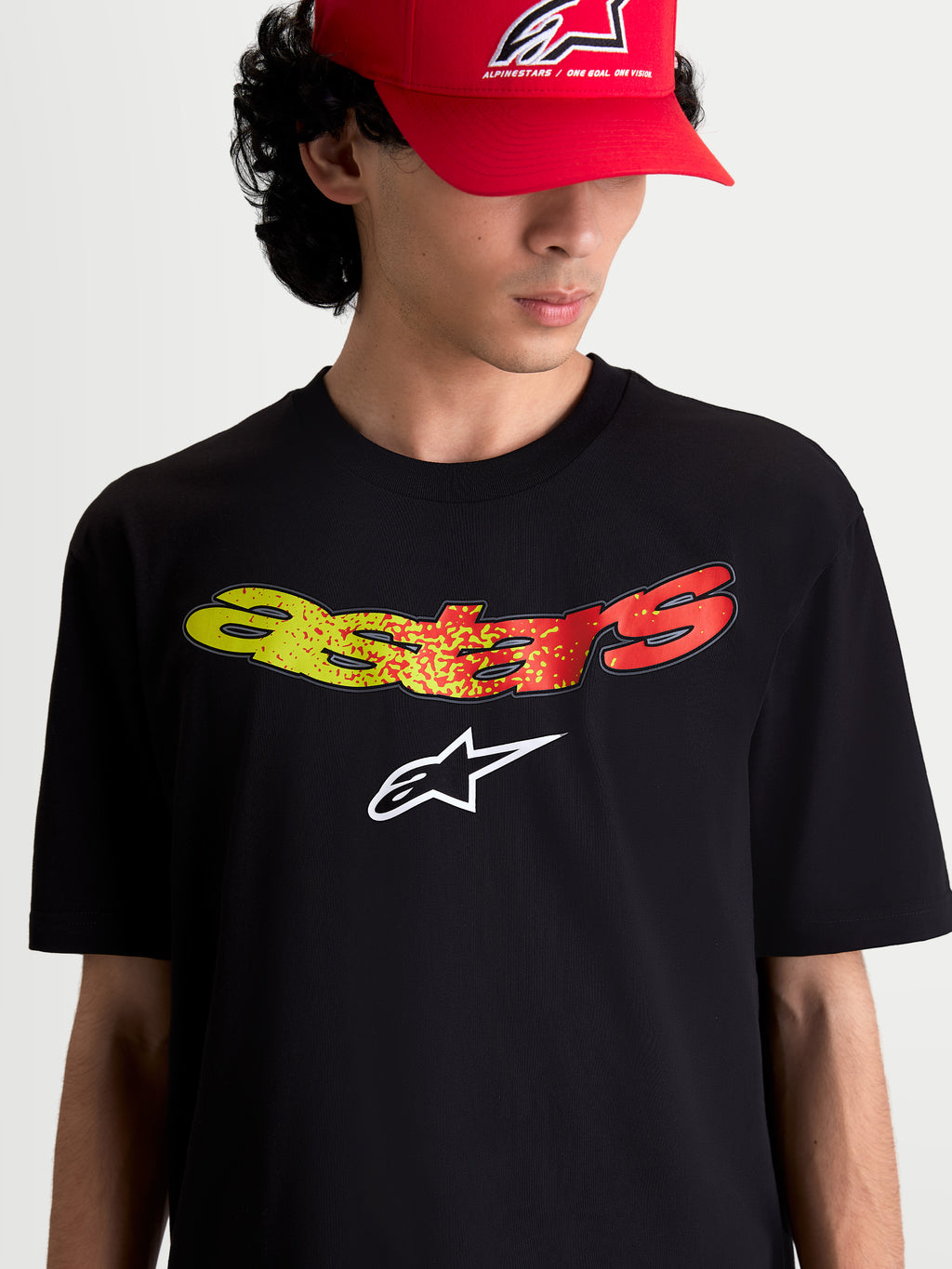 Alpinestars T-shirt Elliptogrit CSF, t-shirt sportswear à manches courtes pour homme, noir avec graphique Astars en dégradé jaune et rouge sur la poitrine, mélange coton-polyester, style décontracté