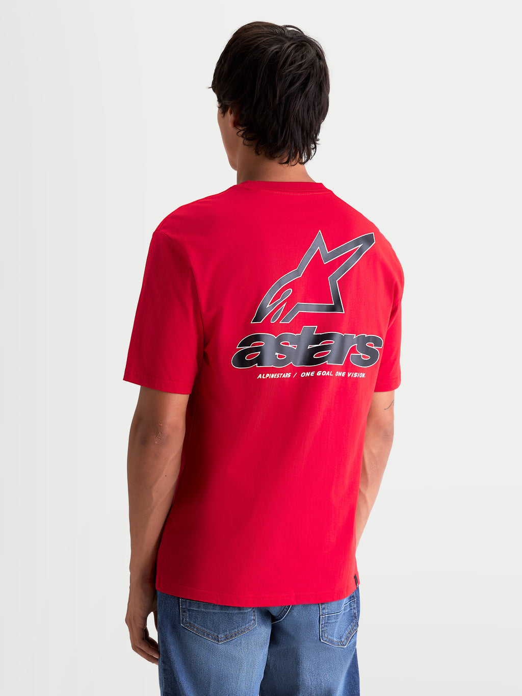 Alpinestars T-Shirt Lineout CSF, t-shirt sportswear à manches courtes, rouge, vue de dos sur modèle avec grand logo Astars et branding One Goal One Vision, style décontracté